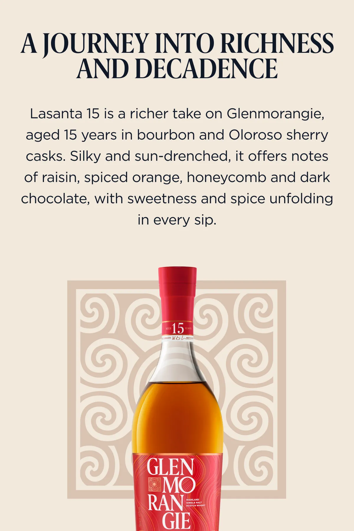 Superchouette- Une bouteille de whisky Glenmorangie Lasanta 15 portant une étiquette rouge se détache sur un fond géométrique, accompagnée d'un texte décrivant son profil de saveurs riches, épicées et sucrées et son processus de vieillissement.