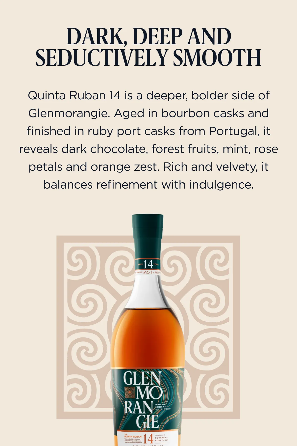 Superchouette- Une bouteille de whisky Glenmorangie Quinta Ruban 14 se trouve devant un fond décoratif, avec un texte décrivant ses saveurs riches et audacieuses et son caractère doux et raffiné.
